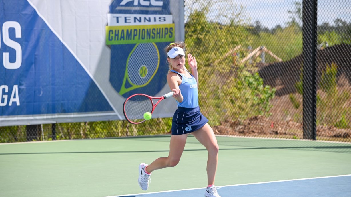 Alamo Heights grad Fiona Crawley unbeaten in freshman season for No. 1 ...